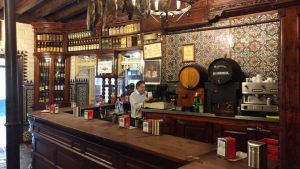 Ocho medidas para guardar la seguridad sanitaria en los bares de Sevilla