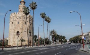 Sevilla: Bajan a la mitad los contagios de coronavirus