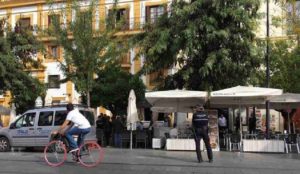Sevilla: Los veladores de los bares abrirán hasta las tres de la mañana